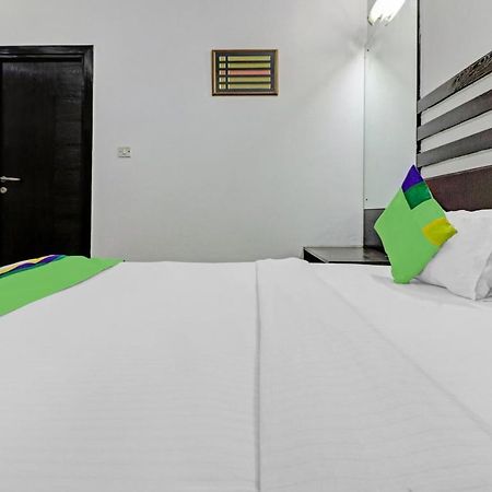 Hotel Treebo Trend Exotica Opp Sector 62 Ghaziabad Zewnętrze zdjęcie