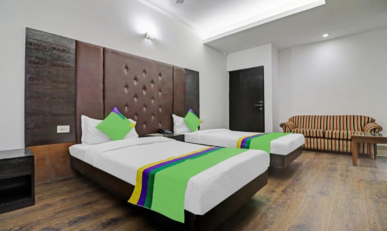 Hotel Treebo Trend Exotica Opp Sector 62 Ghaziabad Zewnętrze zdjęcie